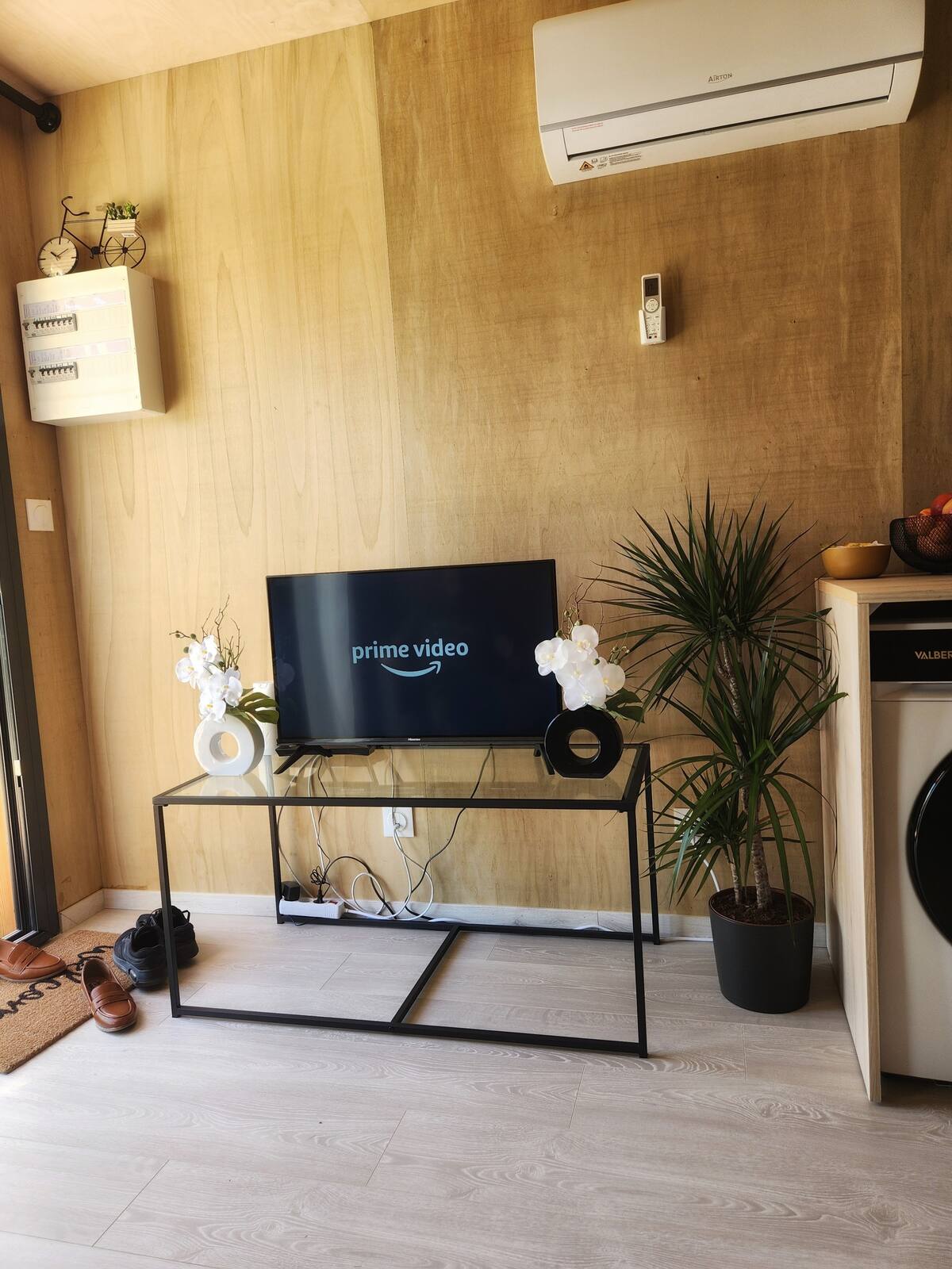 Top performing Airbnb: Beautiful quiet & comfortable chalet, close to Paris 5 min station in Palaiseau