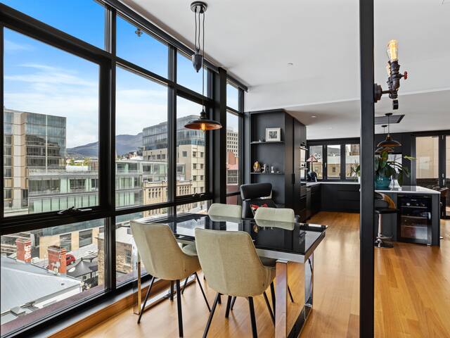 Luxury Waterfront Penthouse gallery image 3