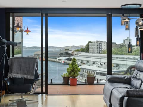 Successful Airbnb property: Luxury Waterfront Penthouse in Hobart