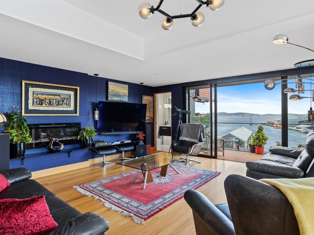 Luxury Waterfront Penthouse gallery image 2