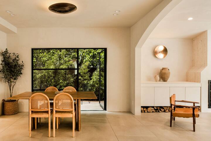 West Hollywood Designer Oasis gallery image 3