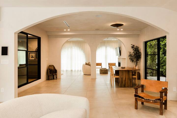 West Hollywood Designer Oasis gallery image 2