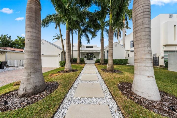 Las Olas Waterfront Hideaway Retreat gallery image 2