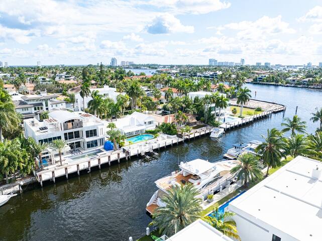 Las Olas Waterfront Hideaway Retreat gallery image 3