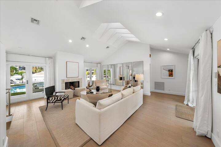 Las Olas Waterfront Hideaway Retreat gallery image 4