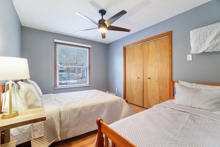 卧室2 ：全尺寸床和双人床。