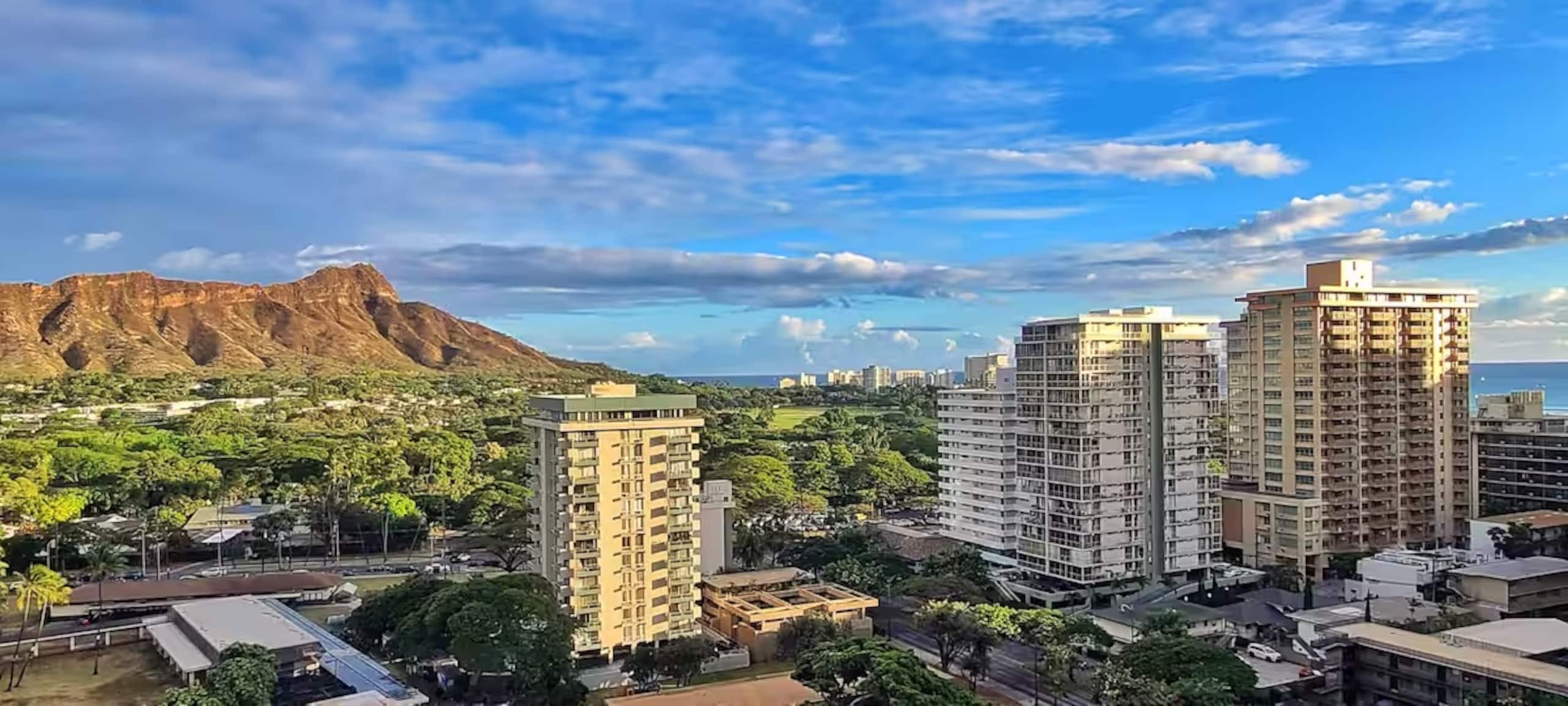 Condo in Honolulu · ★4.72 · 1 bedroom · 3 beds · 1 private bath - Image 26