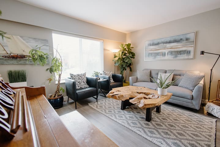 Kits Beach Escape – Cosy Home w/ Free Parking