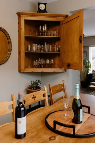 Kits Beach Escape – Cosy Home w/ Free Parking gallery image 2