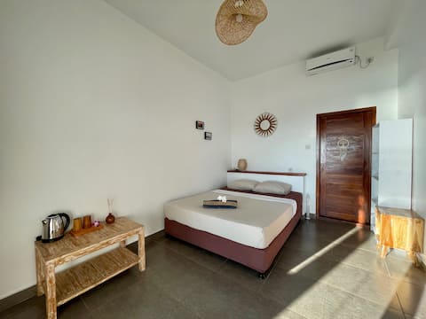 Lucky Lakey Room N3 -Ocean/Peak View Double Bed