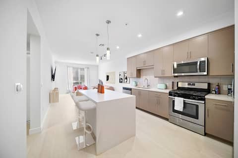 Modern condo with heated pool & hot tub