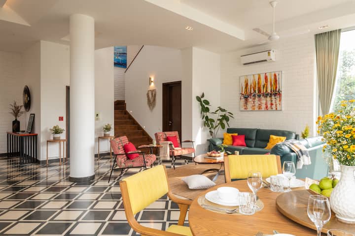 Dining area image 2