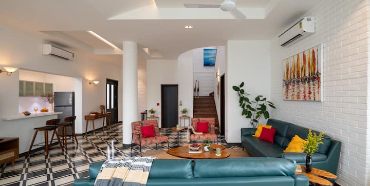 Living room image 7