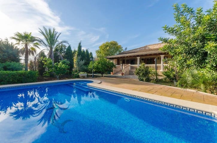 Cas Padrins, villa con piscina privada en Mallorca