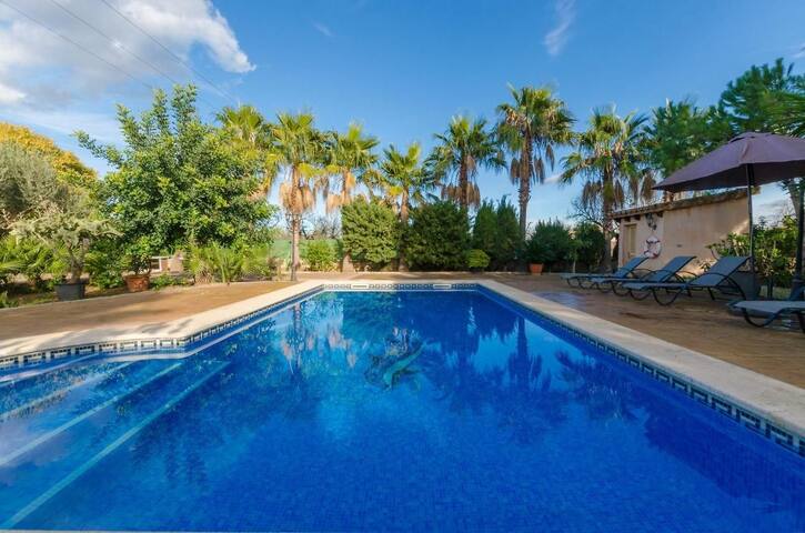 Cas Padrins, villa con piscina privada en Mallorca gallery image 4