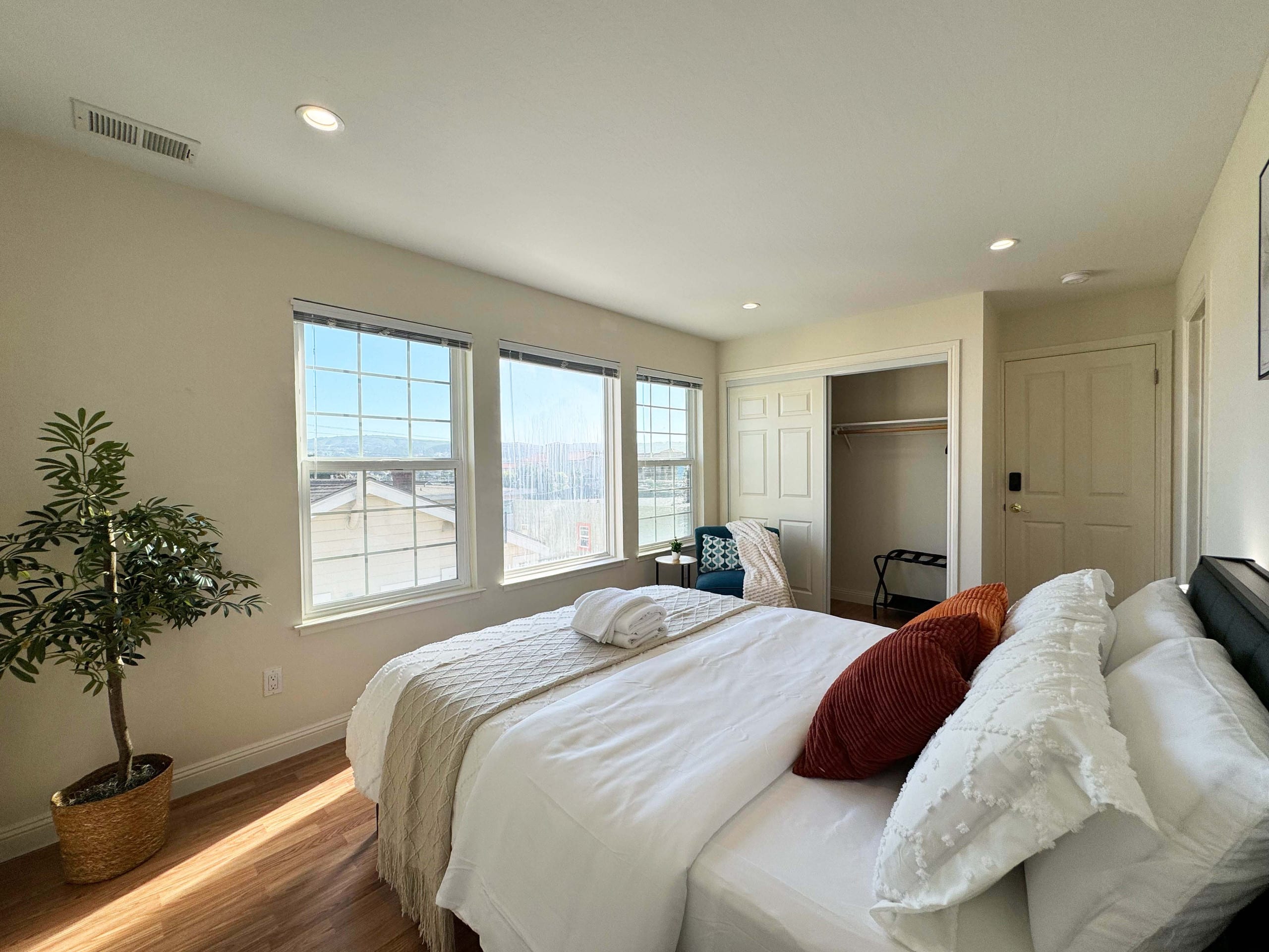 Guesthouse in South San Francisco · ★4.52 · 3 bedrooms · 3 private baths - Image 22