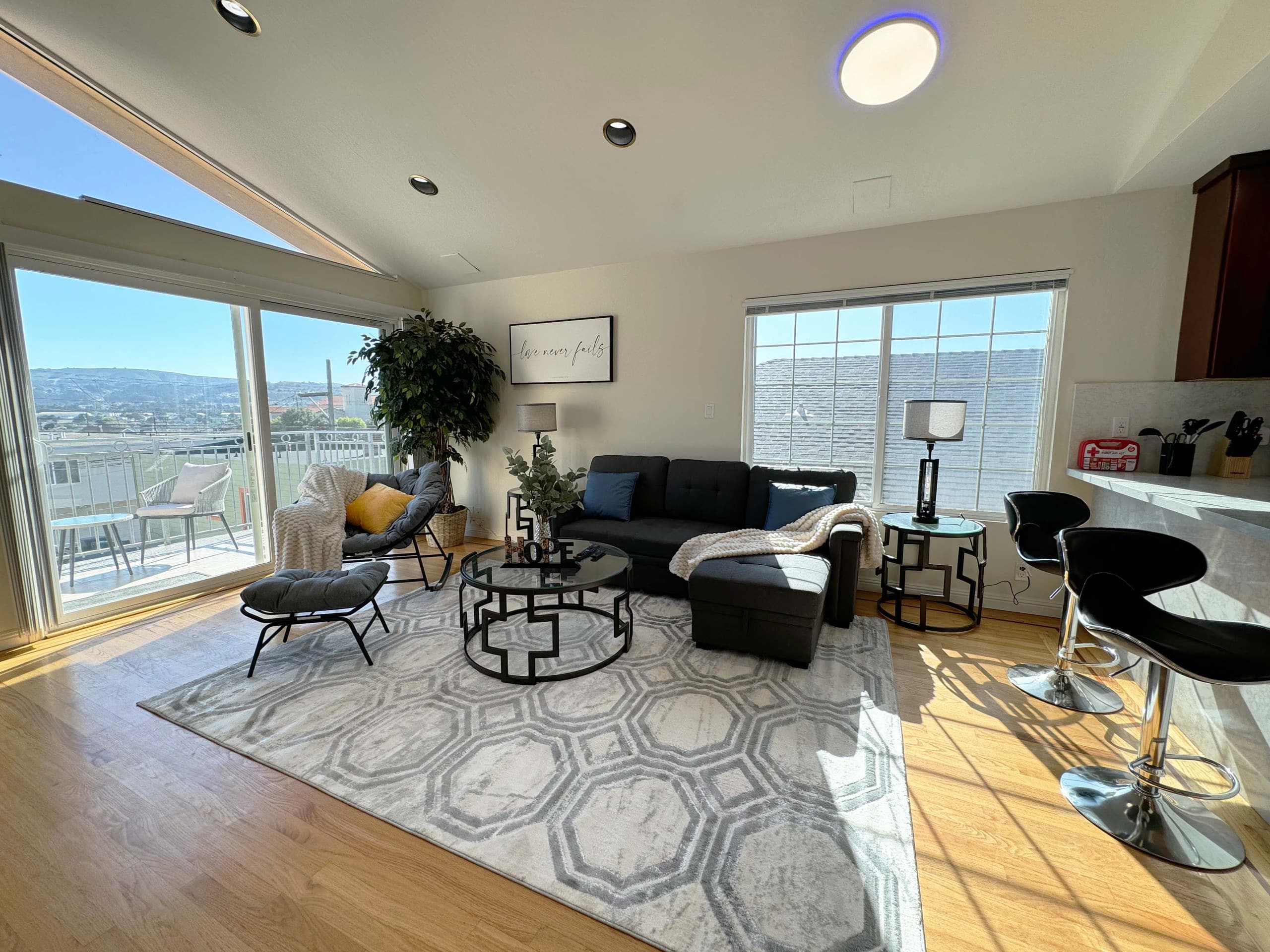 Guesthouse in South San Francisco · ★4.52 · 3 bedrooms · 3 private baths - Image 8