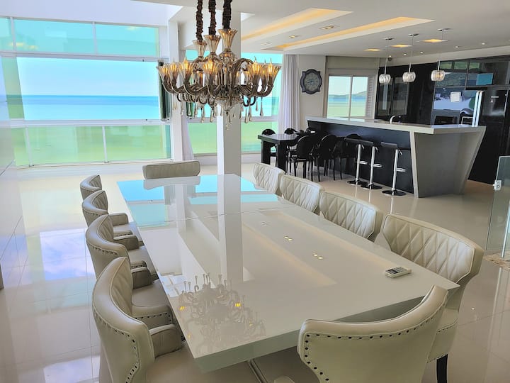 Duplex Penthouse 4 Suites, 300 m² Oceanfront