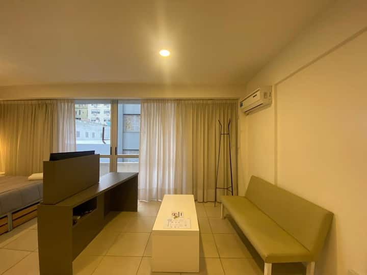 Kitnet com varanda em Monserrat