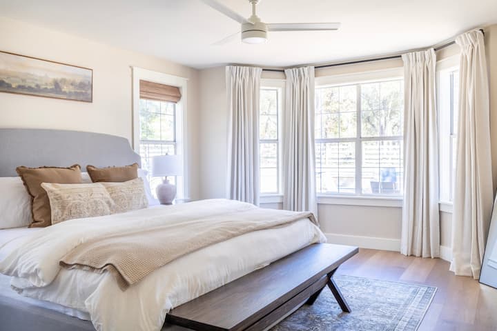 Camera da letto principale al piano di sotto