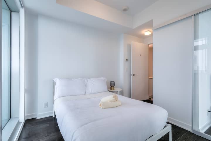 Útulná a príjemná spálňa navrhnutá na pokojný spánok s pohodlím a pokojom.