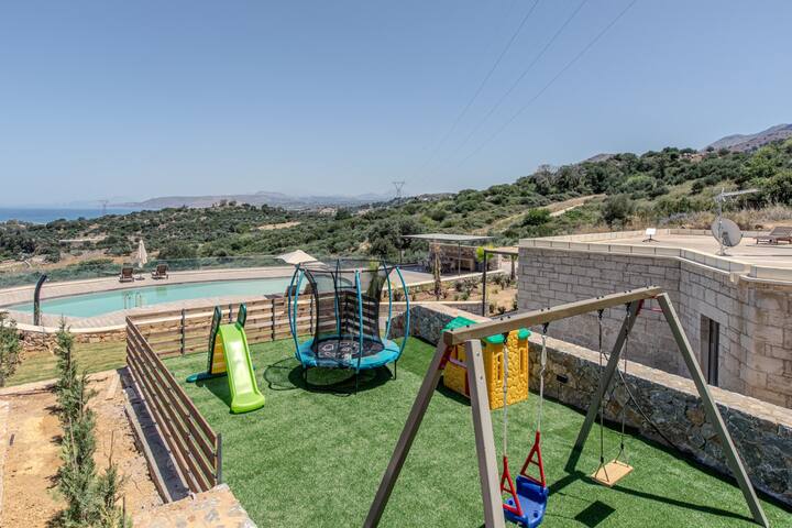 Private Large Pool*BBQ*Playground*Lake & Sea view gallery image 4