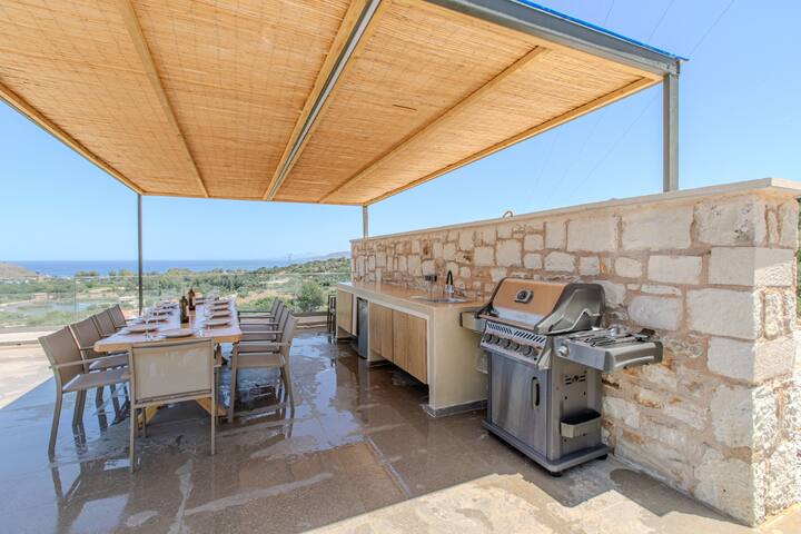 Private Large Pool*BBQ*Playground*Lake & Sea view gallery image 3