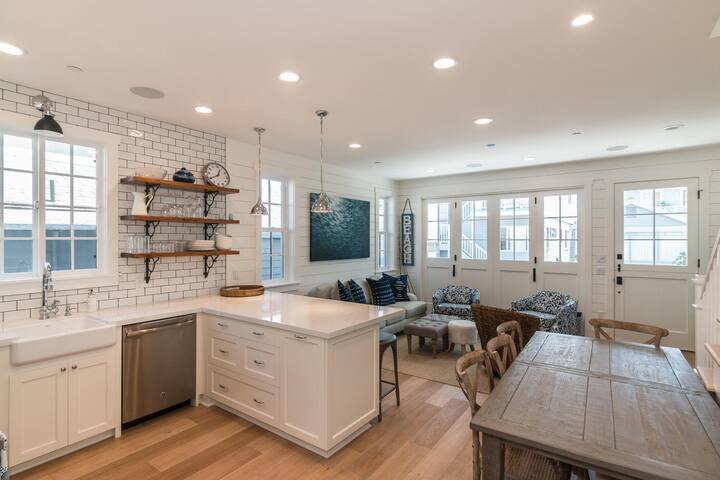 Beautiful new home on the flats! gallery image 5