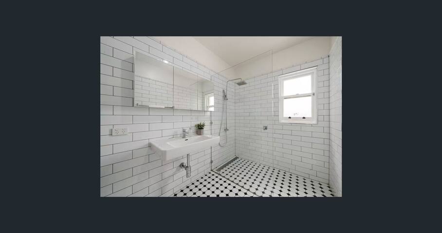 Hobart cozy 3 bedroom townhouse gallery image 5