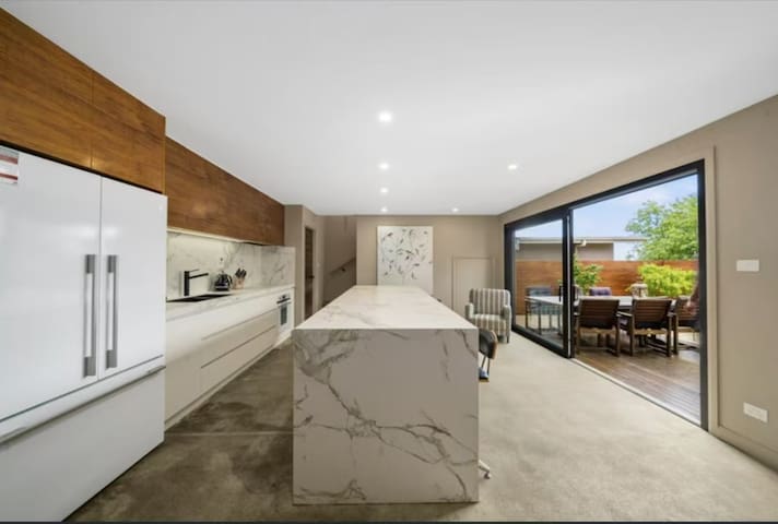 Hobart cozy 3 bedroom townhouse