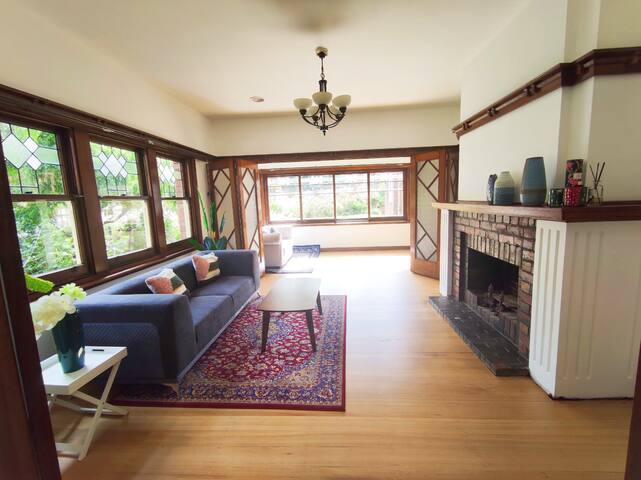 Hobart cozy 3 bedroom townhouse gallery image 2