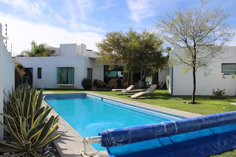 Vacation home with private pool 13 mts Juriquilla