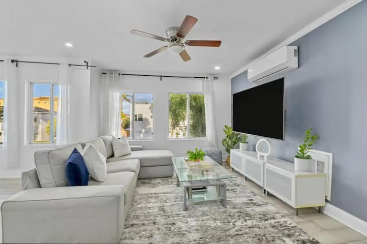 7BR Massive Beach Retreat Sleeps 26 Steps to Ocean