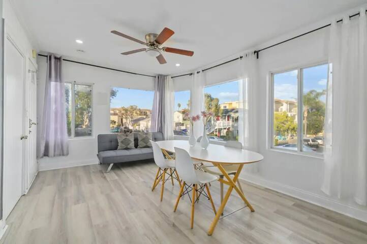 7BR Massive Beach Retreat Sleeps 26 Steps to Ocean gallery image 4