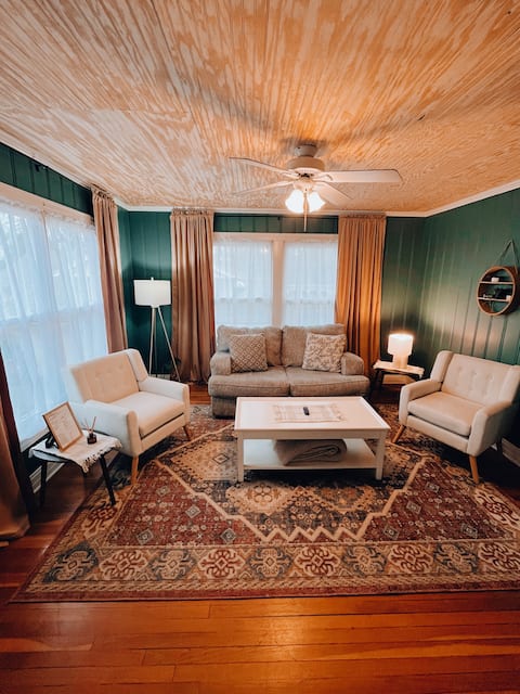 Top performing Airbnb: Central, Cozy and Clean! Best price around! in Fort Smith