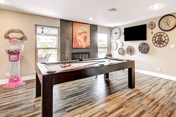 Close to Strip | Heated Pool | Game Room | Golf