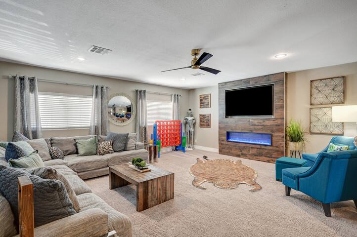 Close to Strip | Heated Pool | Game Room | Golf gallery image 3