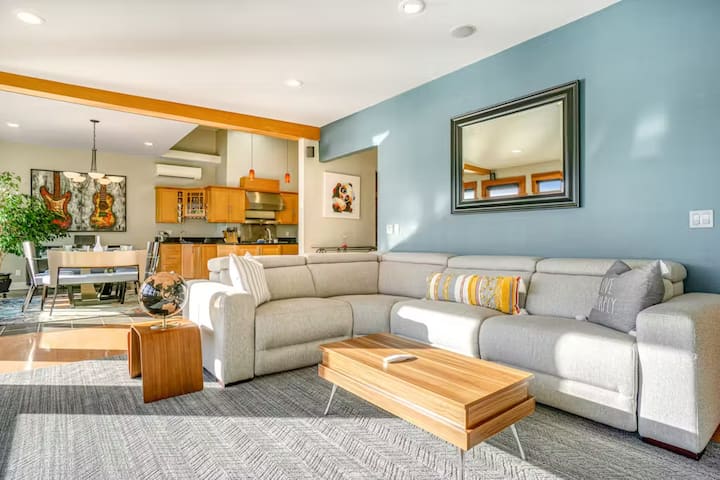 Seaside Serenity 2br | Amazing Views | Rooftop Bar - La Conner, WA
