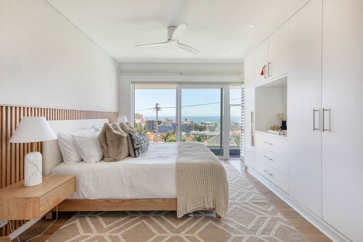 Seapoint Seaview Elegant Home gallery image 3