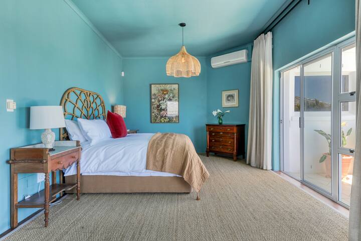 Camps Bay Glen Authentic Villa gallery image 4