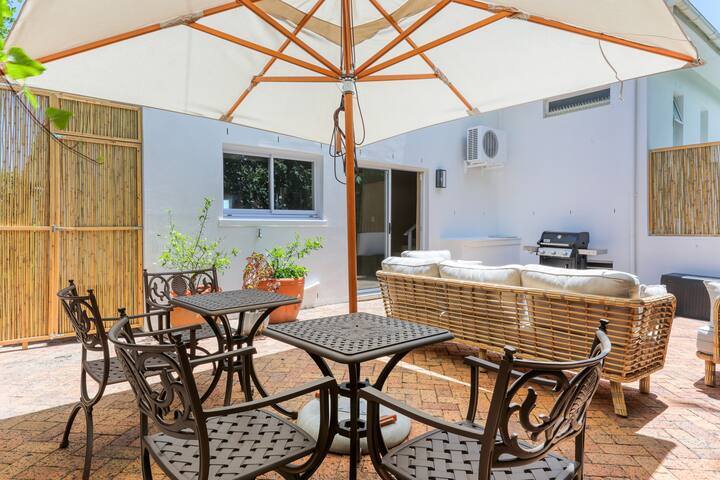 Camps Bay Glen Authentic Villa gallery image 5