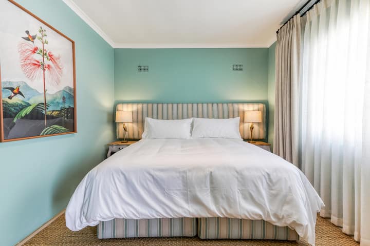 Camas individuales en flatlet que se pueden juntar para crear una cama tamaño king.