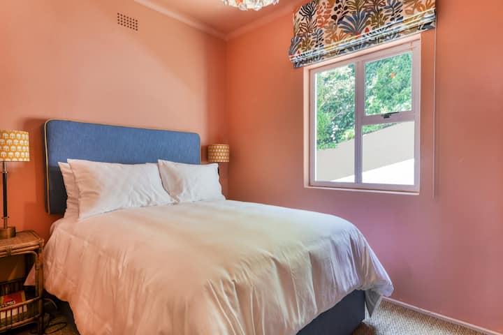 Compacto, pero todo lo que necesitas es el cuarto dormitorio con armario.