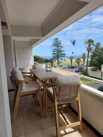 Exquisite decor ,Prime location ,Beachfront gallery image 5