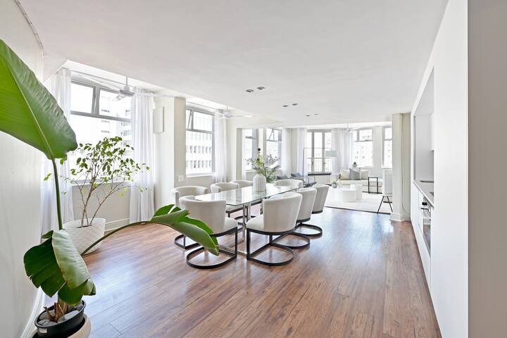 Elevated Luxury 2-Bed Apt with Elevator Access gallery image 2