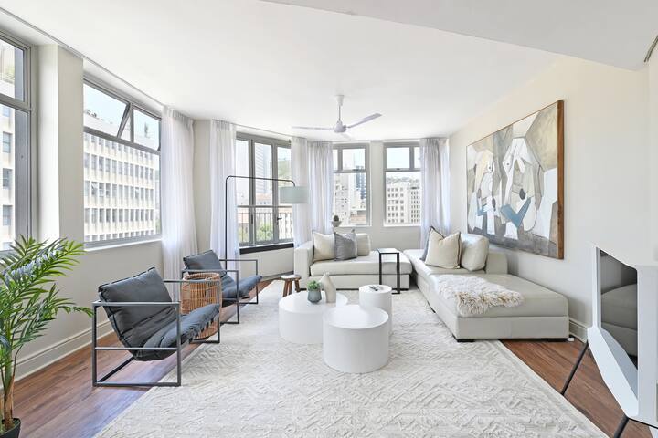 Elevated Luxury 2-Bed Apt with Elevator Access