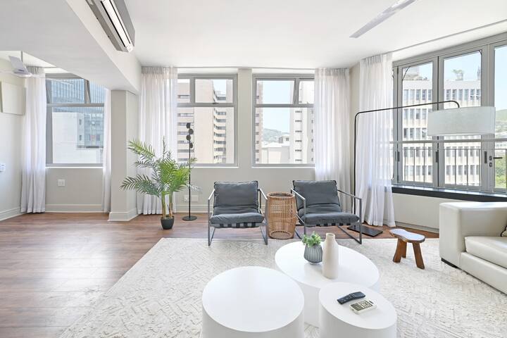 Elevated Luxury 2-Bed Apt with Elevator Access gallery image 5