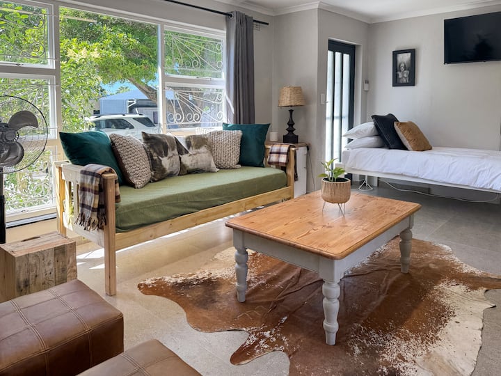 Cape Town 6-sleeper With Indoor Braai - Western Cape