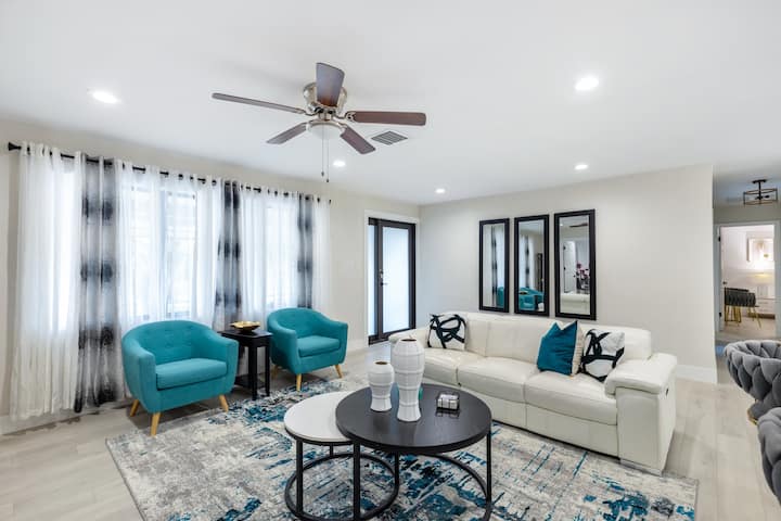 Naples Gem Near Beach | Heated Pool & Bbq - Naples, FL