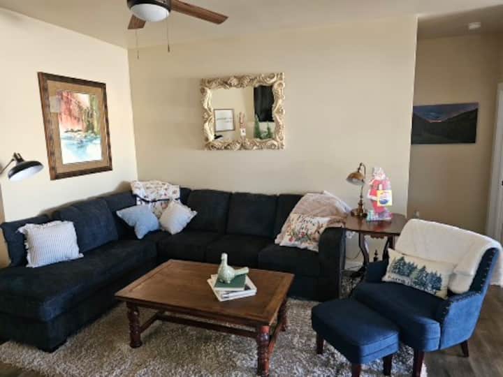 Modern Cozy Retreat - Montrose, CO